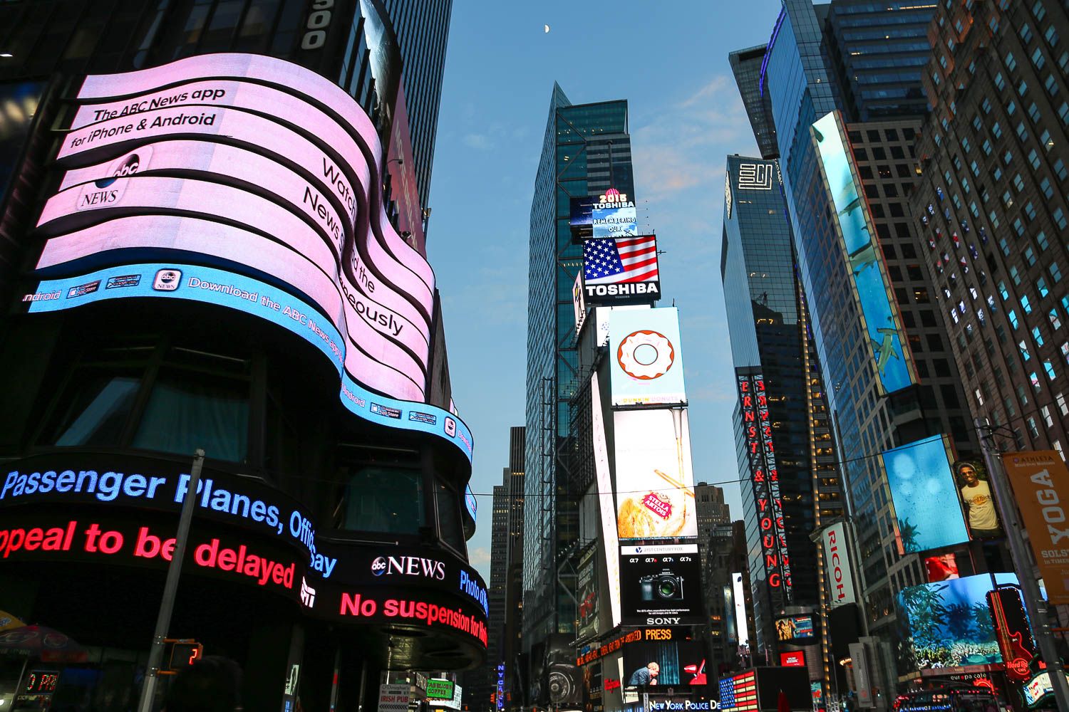 New York Times Square: https://walleni.us/