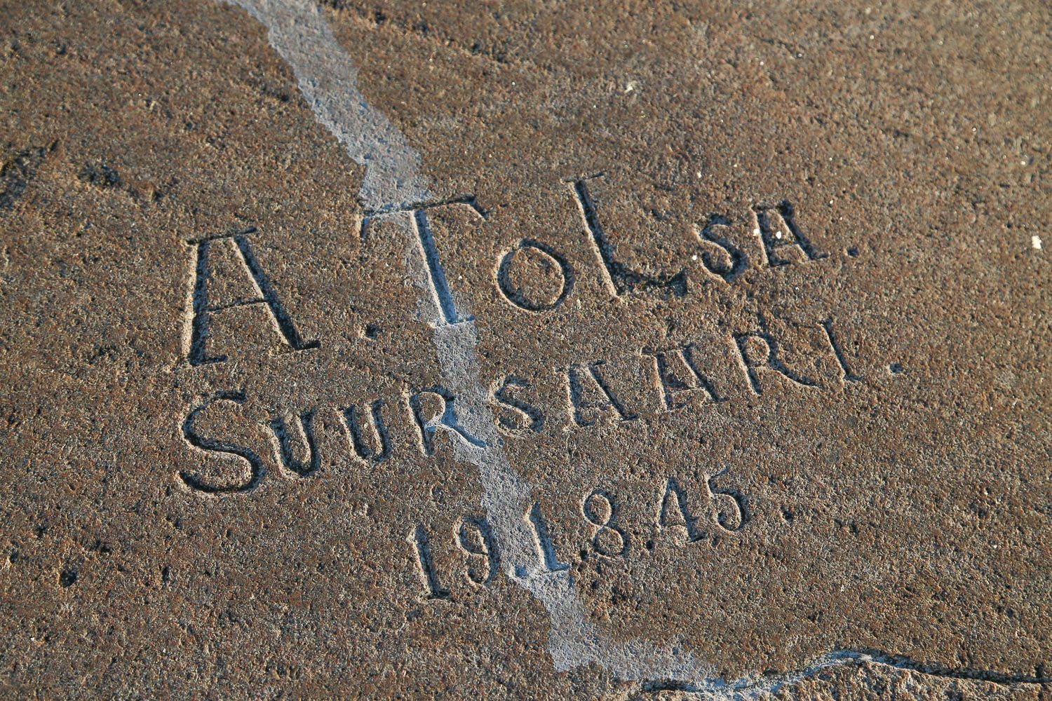 Kaiverruksia Bengtskärin luodon kallioissa: https://walleni.us/ Kuva: Sanna Wallenius