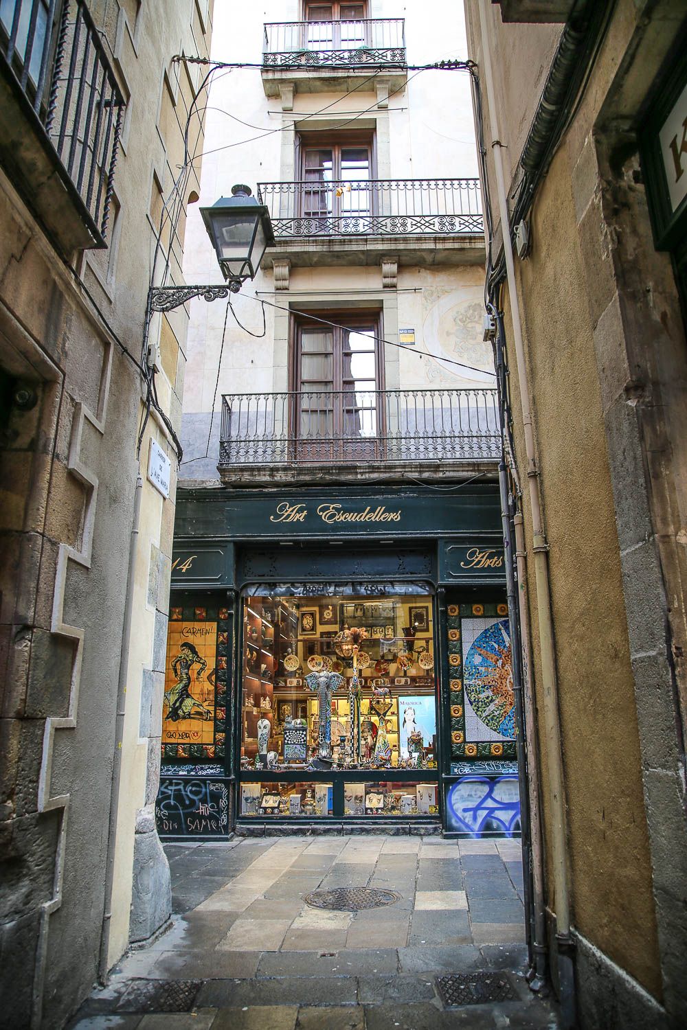 Barcelonan nähtävyydet: https://walleni.us/