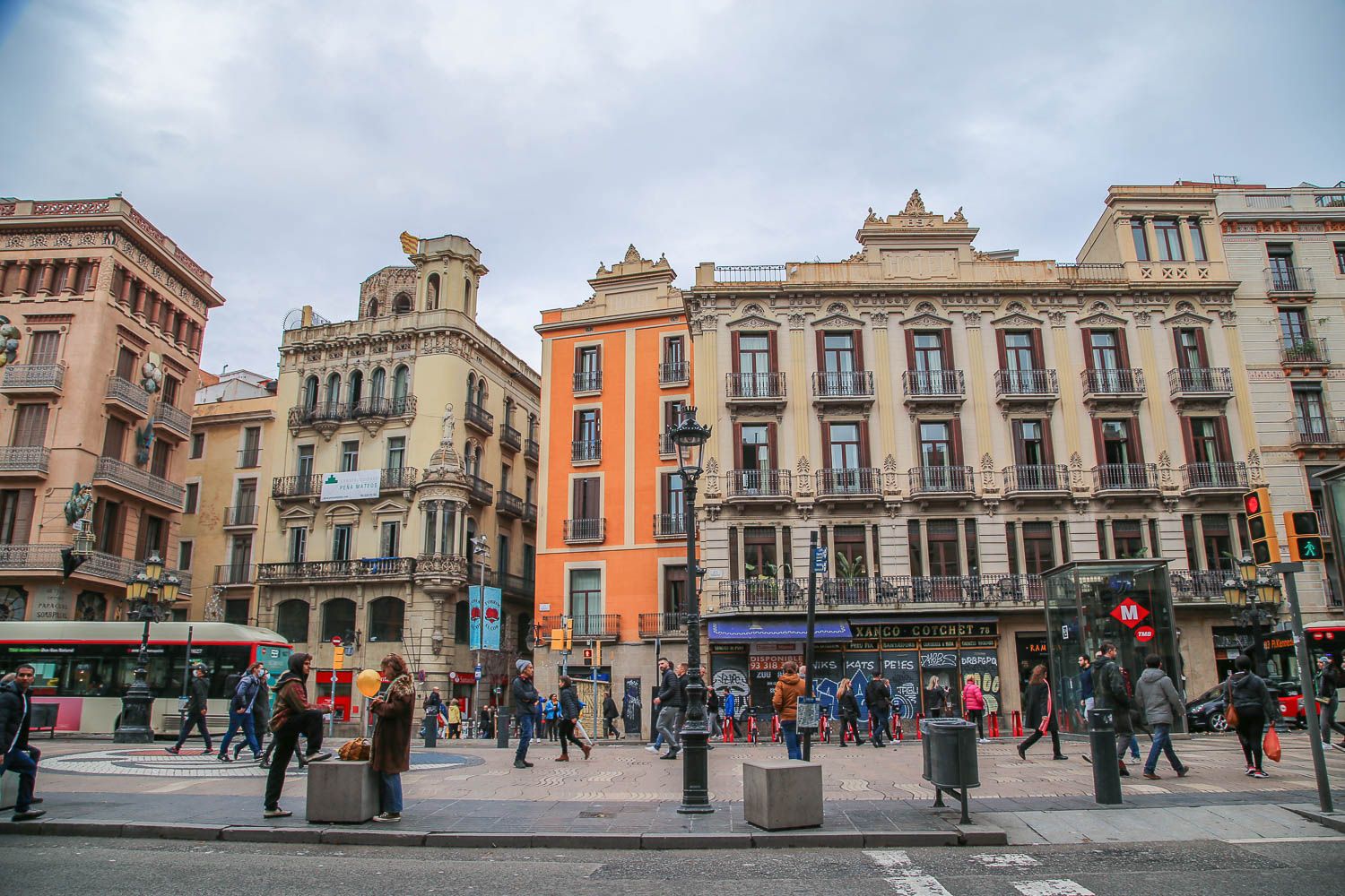Barcelonan nähtävyydet: https://walleni.us/