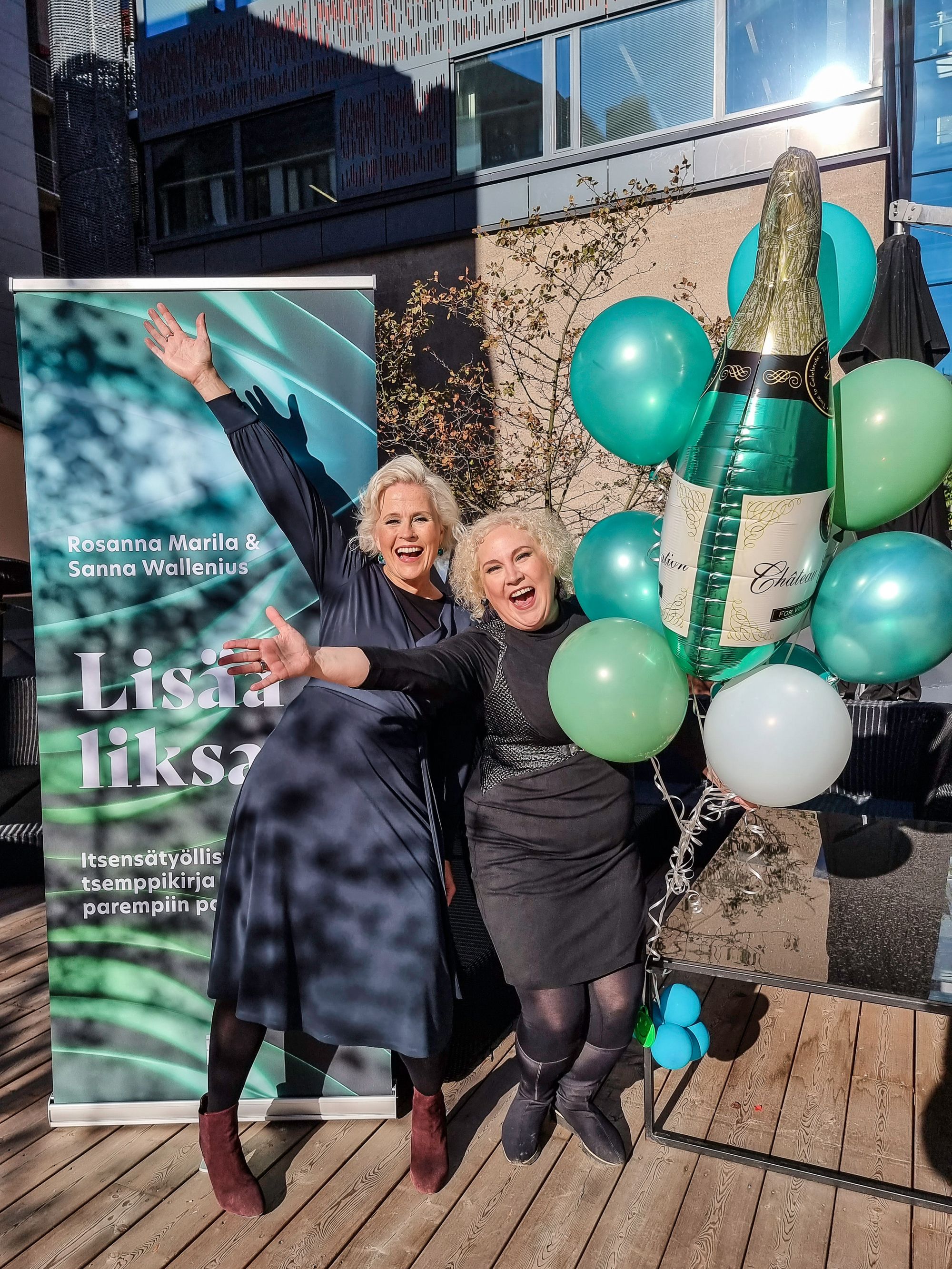 Lisää liksaa! -itsensätyöllistäjän tsemppikirja parempiin palkkioihin. Sanna Wallenius ja Rosanna Marila: https://www.lisaaliksaa.fi/