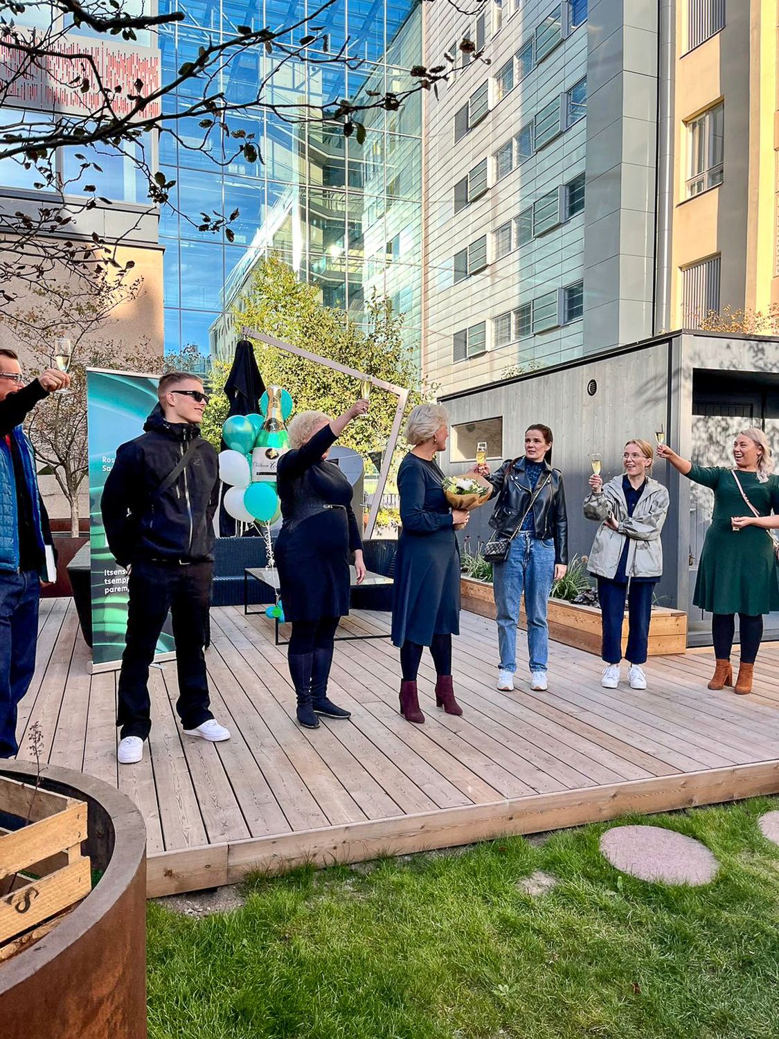 Lisää liksaa! - itsensätyöllistäjän tsemppikirja parempiin palkkioihin. Tilaa kirja täältä: https://shop.almatalent.fi/sivu/tuote/lisaa-liksaa-/4191204