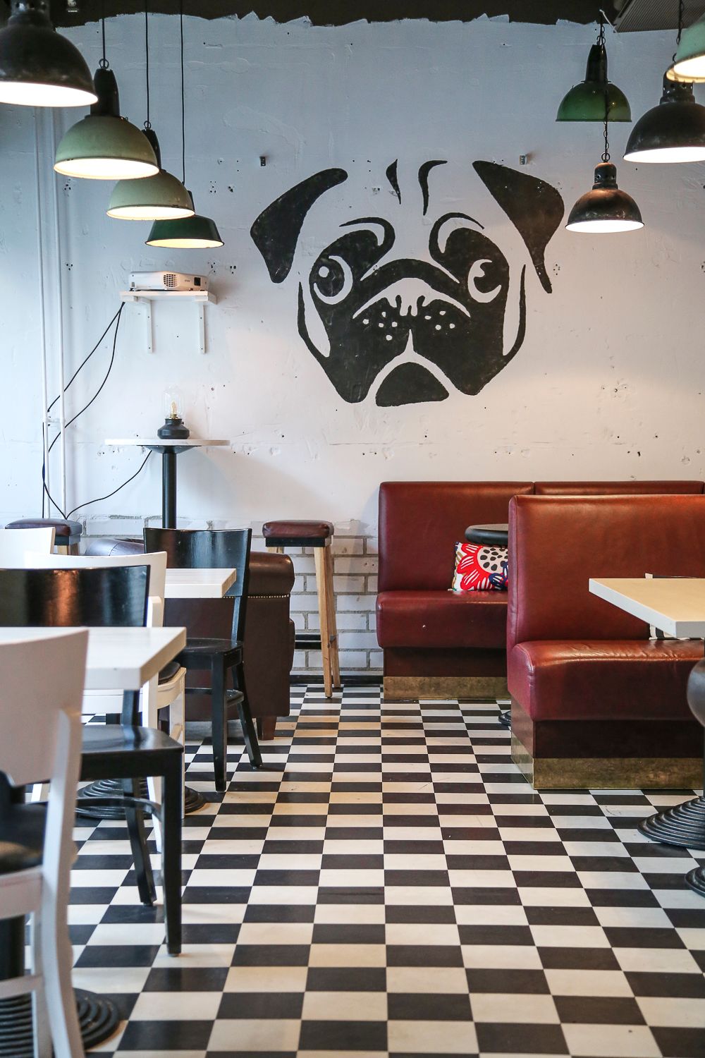 Joensuu yllätti: baariin Kekkosen kanssa ja yö legendan lakanoissa