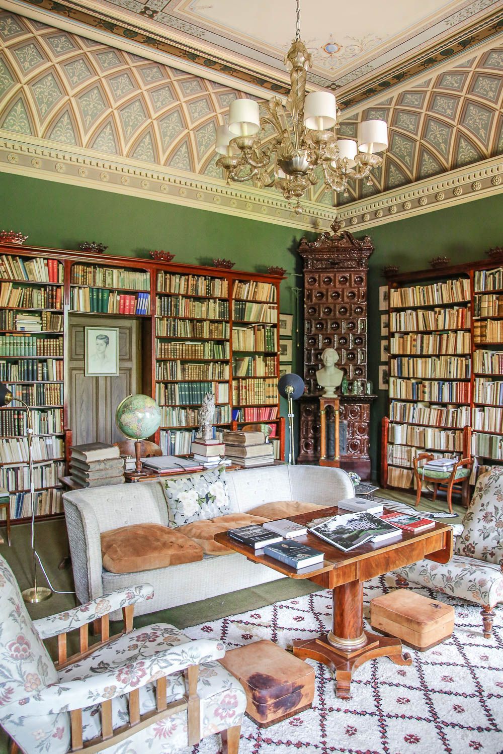 Kreivin luona kylässä Malmgårdin linnassa