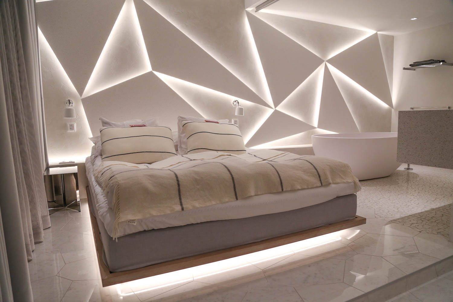 Onko tämä Suomen tyylikkäin hotellihuone? Lähes kaikki valkoista!