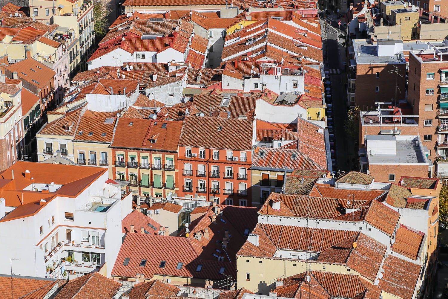 Yövyimme hotellissa, jossa on Madridin korkein kattobaari