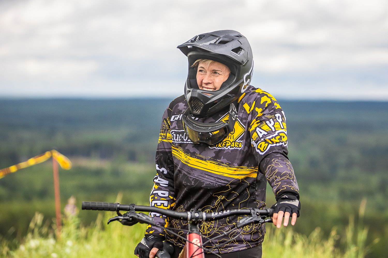 Irti peloista alamäkipyöräilyssä Sappeella – tämähän on lystiä!