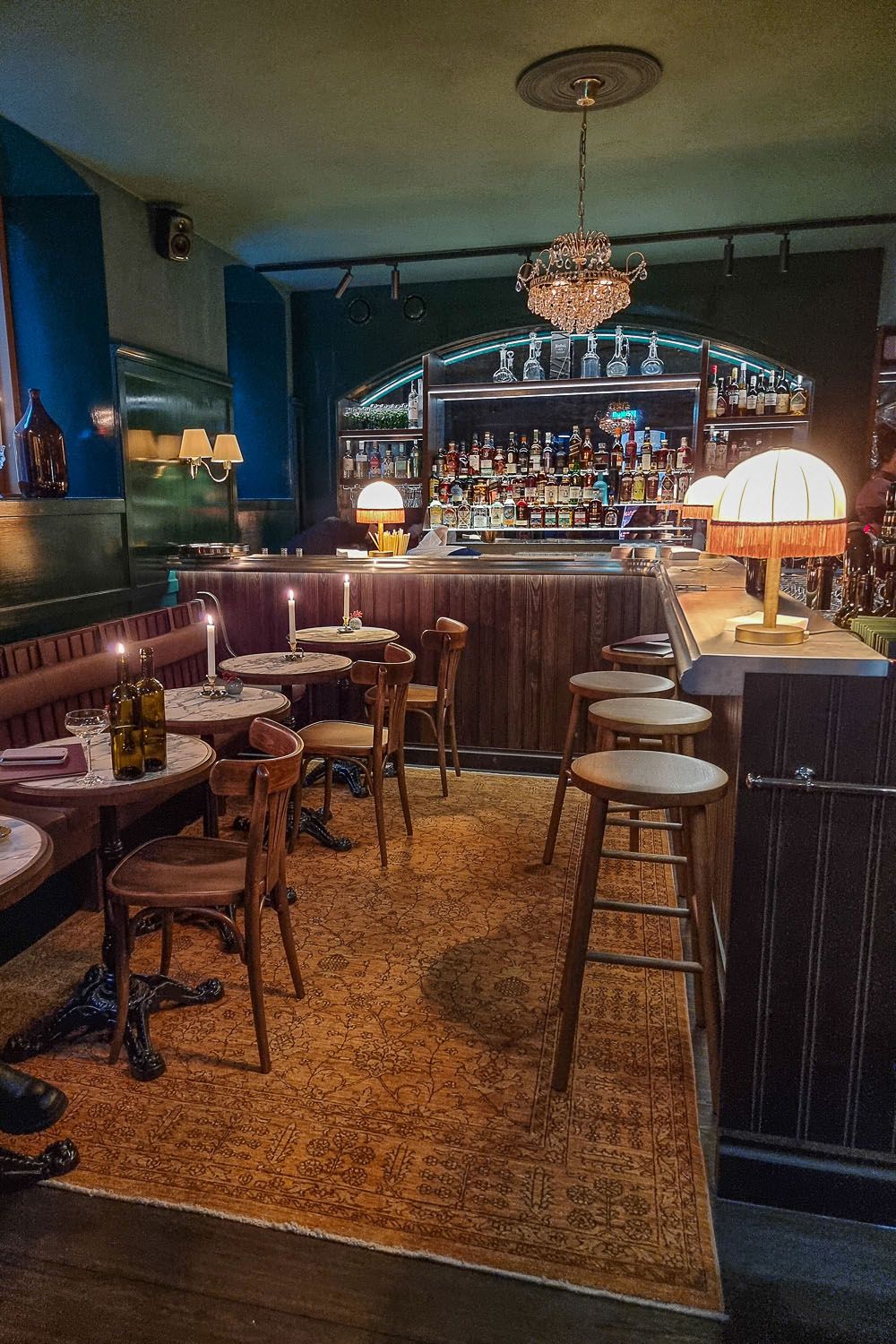 Hittisarja Peaky Blinders inspiroi Helsingin uutta The Rook -bistroa