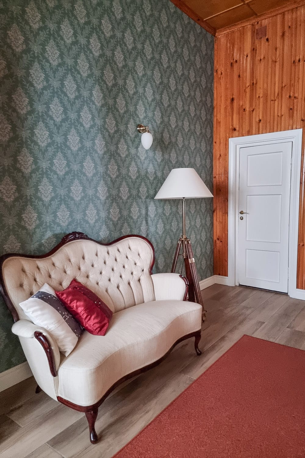 Savonlinnaan hiihtolomalla? 2 idyllistä majoituslöytöä ja 1 koukuttava talvilaji