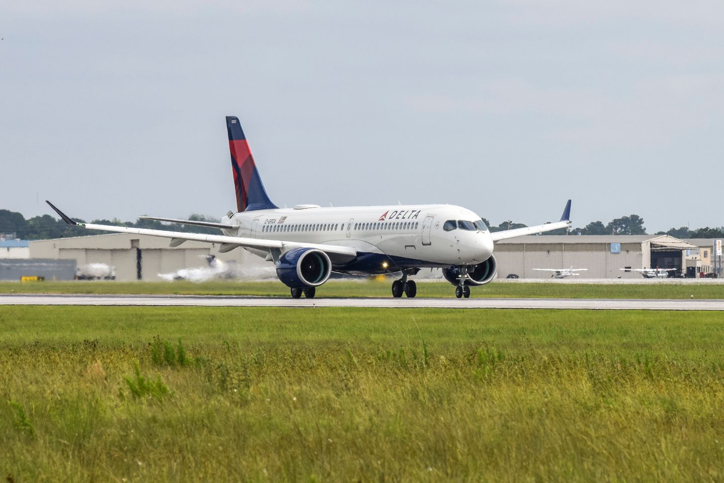 Delta Air Lines Amplifies Fleet with 12 Additional Airbus A220-300 Aircraft