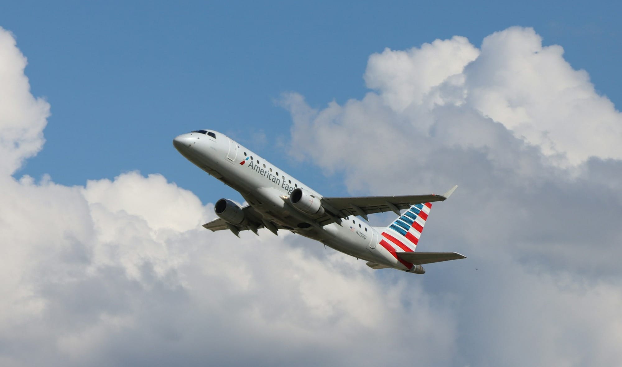 American Airlines Launches Premium Economy on NYC-LA Route: A Game-Changing Move in Domestic Travel