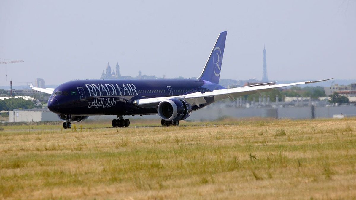 Riyadh Air Unveils Second Dual-Livery Design at Dubai Airshow: A New Era in Aviation