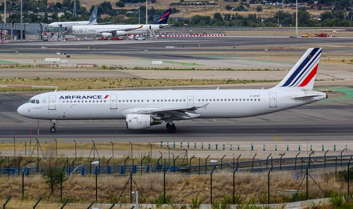 Air France Canada Celebrates 90 Years with a Mural in Montreal