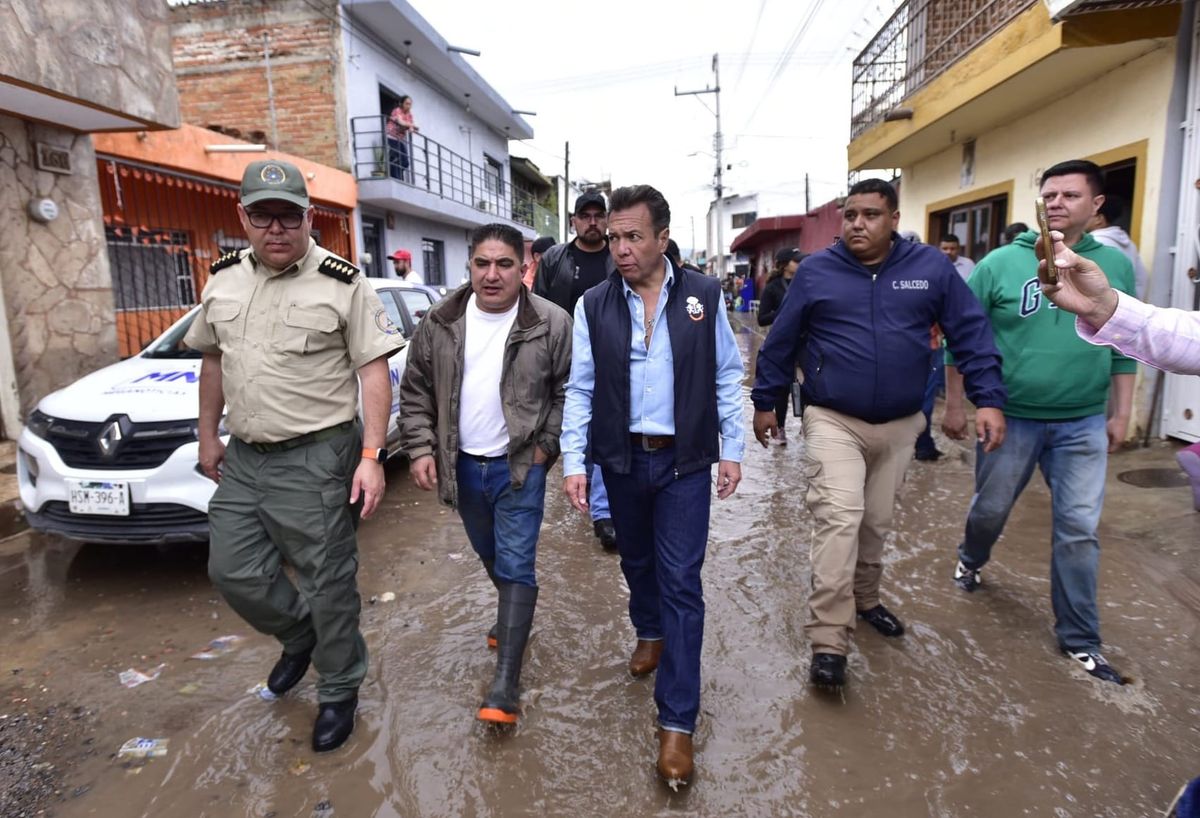 Acude Pablo Lemus Navarro, Gobernador de Jalisco, a brindar respaldo total a personas afectadas por desbordamiento del río El Tajo, en Tototlán