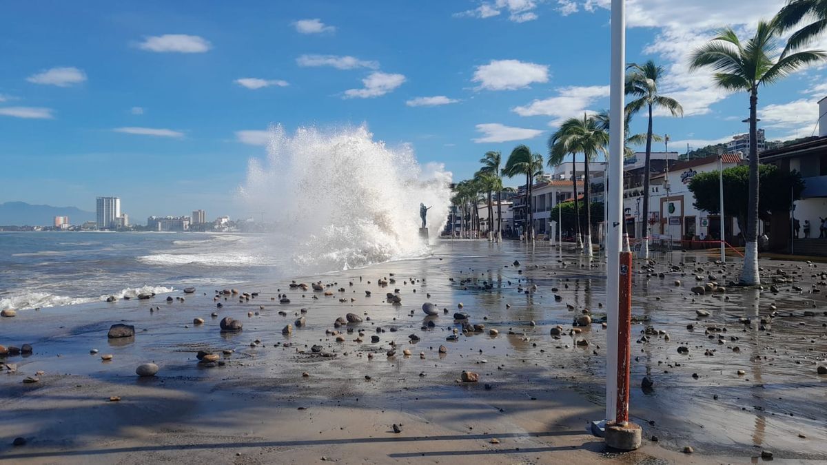 🚩 Seguimos en fase de precaución por efectos de marejada ciclónica en #PuertoVallarta 🌊
