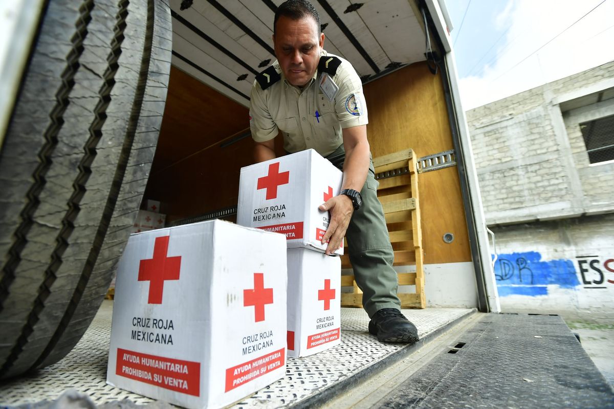 Entrega Gobierno de Jalisco más de 2.5 millones de pesos en respaldo de 93 familias de Puerto Vallarta