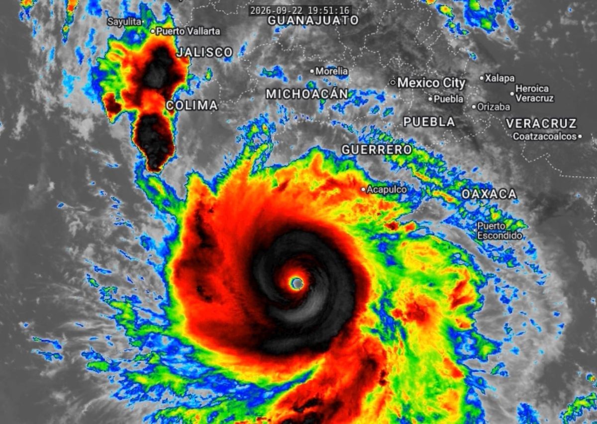 Huracán Polo categoría 5 permanece estacionario; ya genera tormentas frente a Jalisco