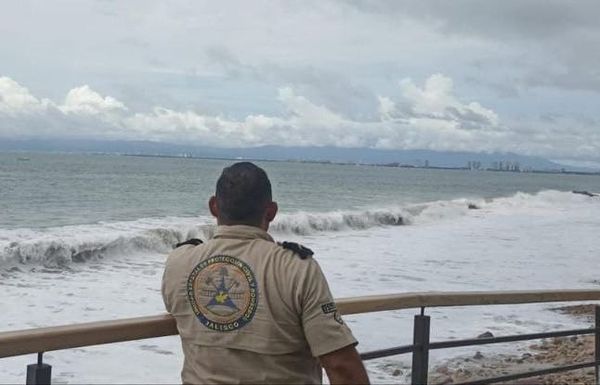 Alerta por oleaje elevado en playas de Puerto Vallarta