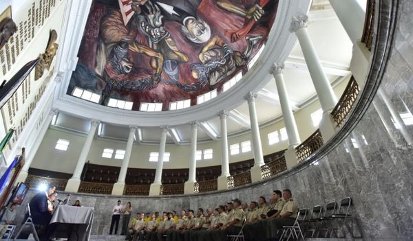 Reconocen a mandos de la Unidad Estatal de Protección Civil y Bomberos Jalisco con condecoraciones internacionales