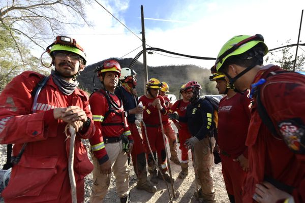 Localizan con vida a segundo trabajador de la mina Santa Fe, en Sinaloa.