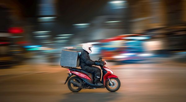 ¿Viajas en motocicleta? Estas acciones pueden ayudarte a prevenir un accidente