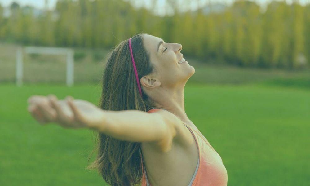 Woman living a healthy lifestyle outside enjoying the sunshine. No more magnesium deficiency!
