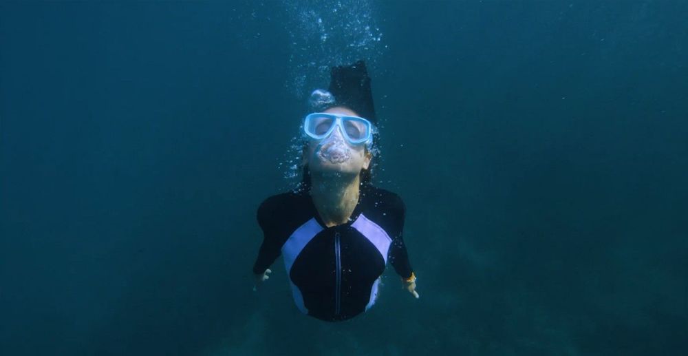 Swimmer underwater wearing Speedo Adventure Swim Goggles with Nose Cover