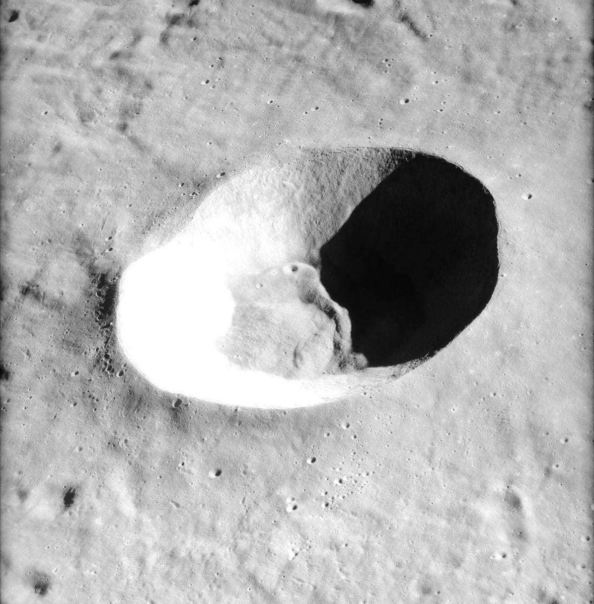 Alfraganus crater on the Moon photographed by Apollo 16