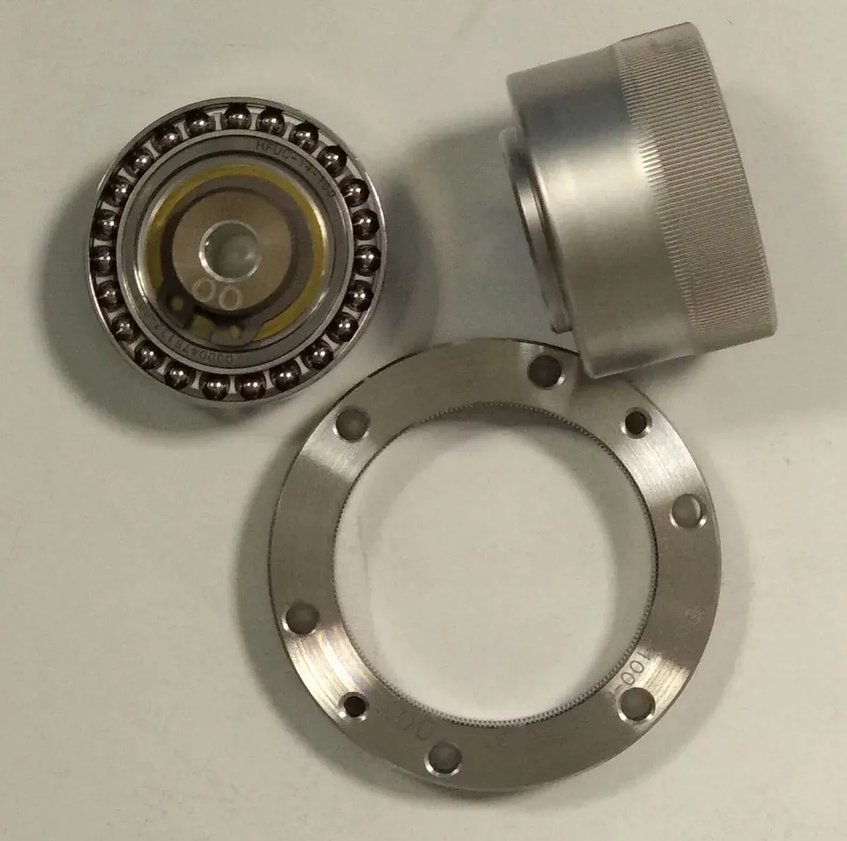 A strain-wave harmonic gear set, the gearing used in counterweight-free telescope mounts