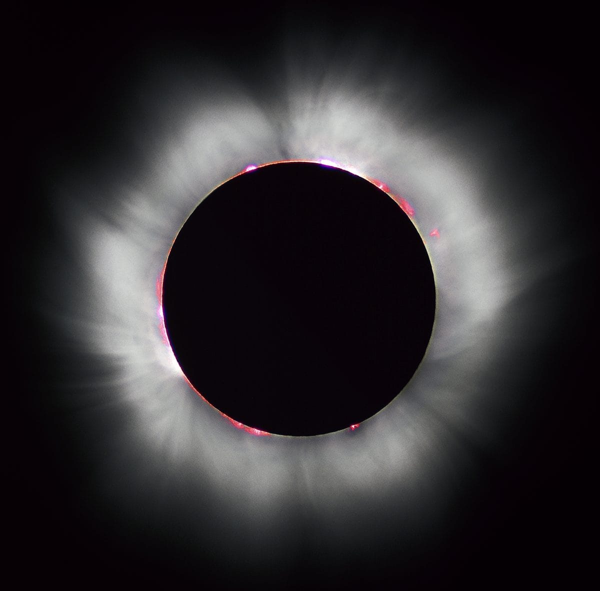 The Sun's corona during the 1999 total solar eclipse over Europe