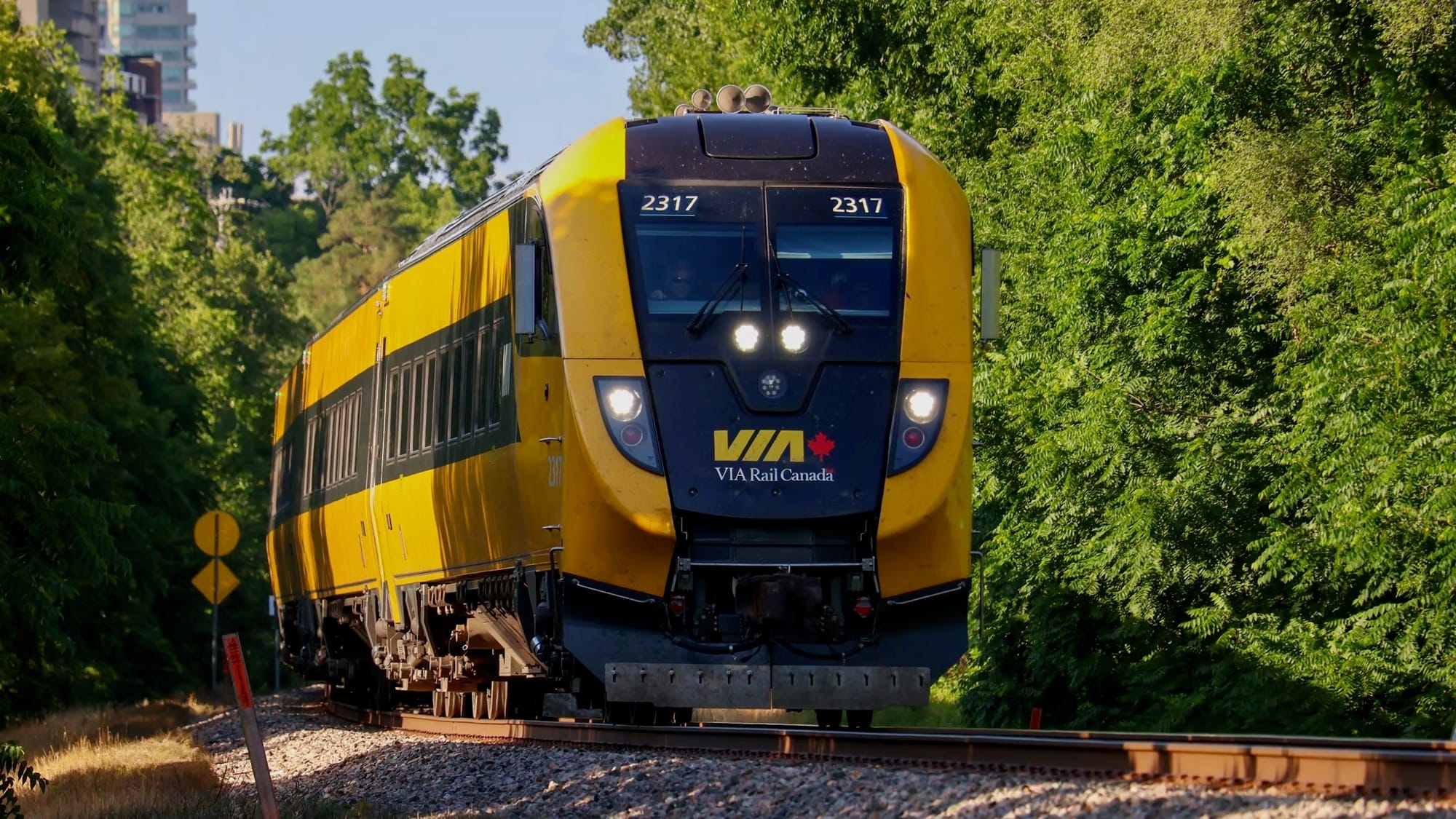Feds to spend $4.7 billion on new Canadian-made VIA Rail cars