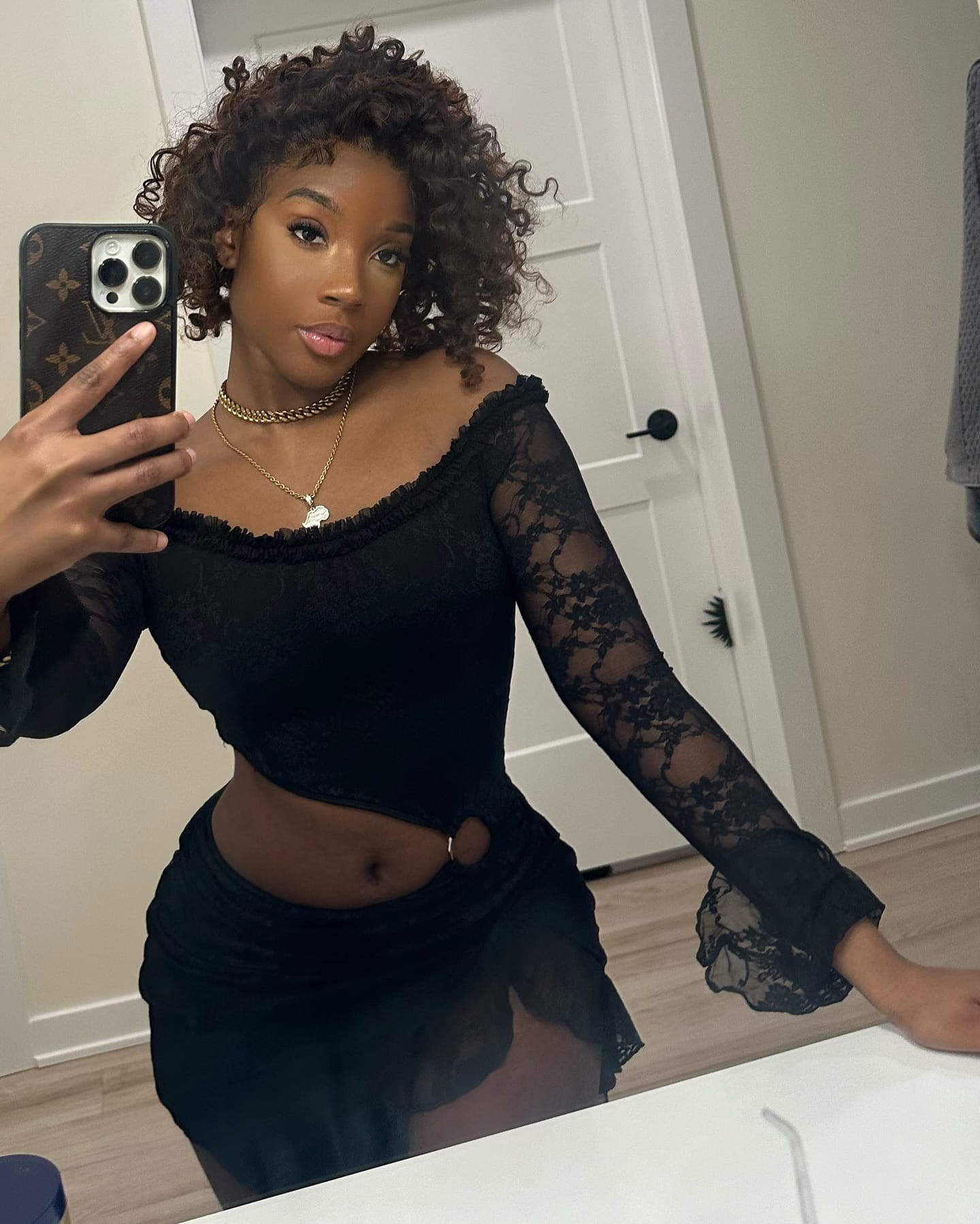 Kelly Akoussah, ebony Fanvue creator