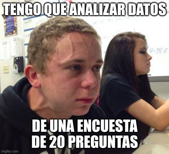 Meme de un joven con expresión de esfuerzo, mostrando tensión en su rostro. El texto dice: 'TENGO QUE ANALIZAR DATOS DE UNA ENCUESTA DE 20 PREGUNTAS'.