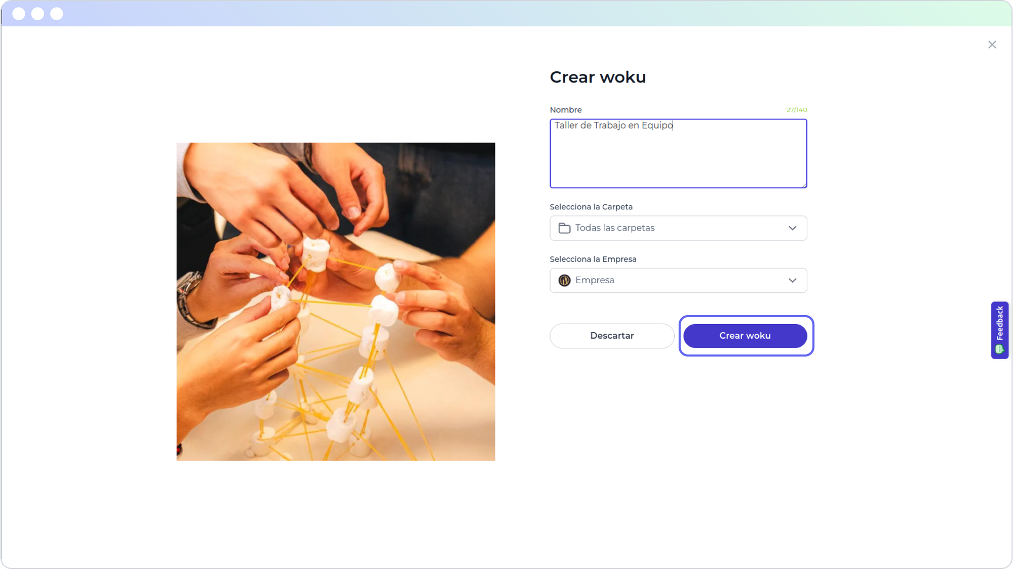 Interfaz de usuario de woku en el proceso de creación de un woku, con una imagen representativa de una actividad de trabajo en equipo y campos para ingresar el nombre del woku, seleccionar la carpeta y la empresa asociada, con los botones para descartar o crear el woku.
