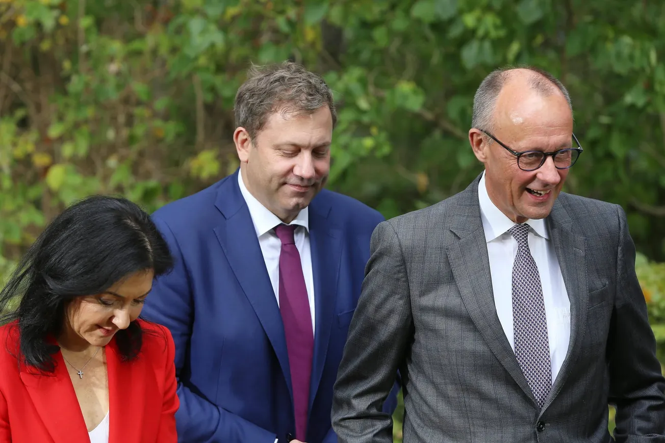 1000 Euro mehr Gehalt für Merz & Co. – trotz drohender Kürzungen