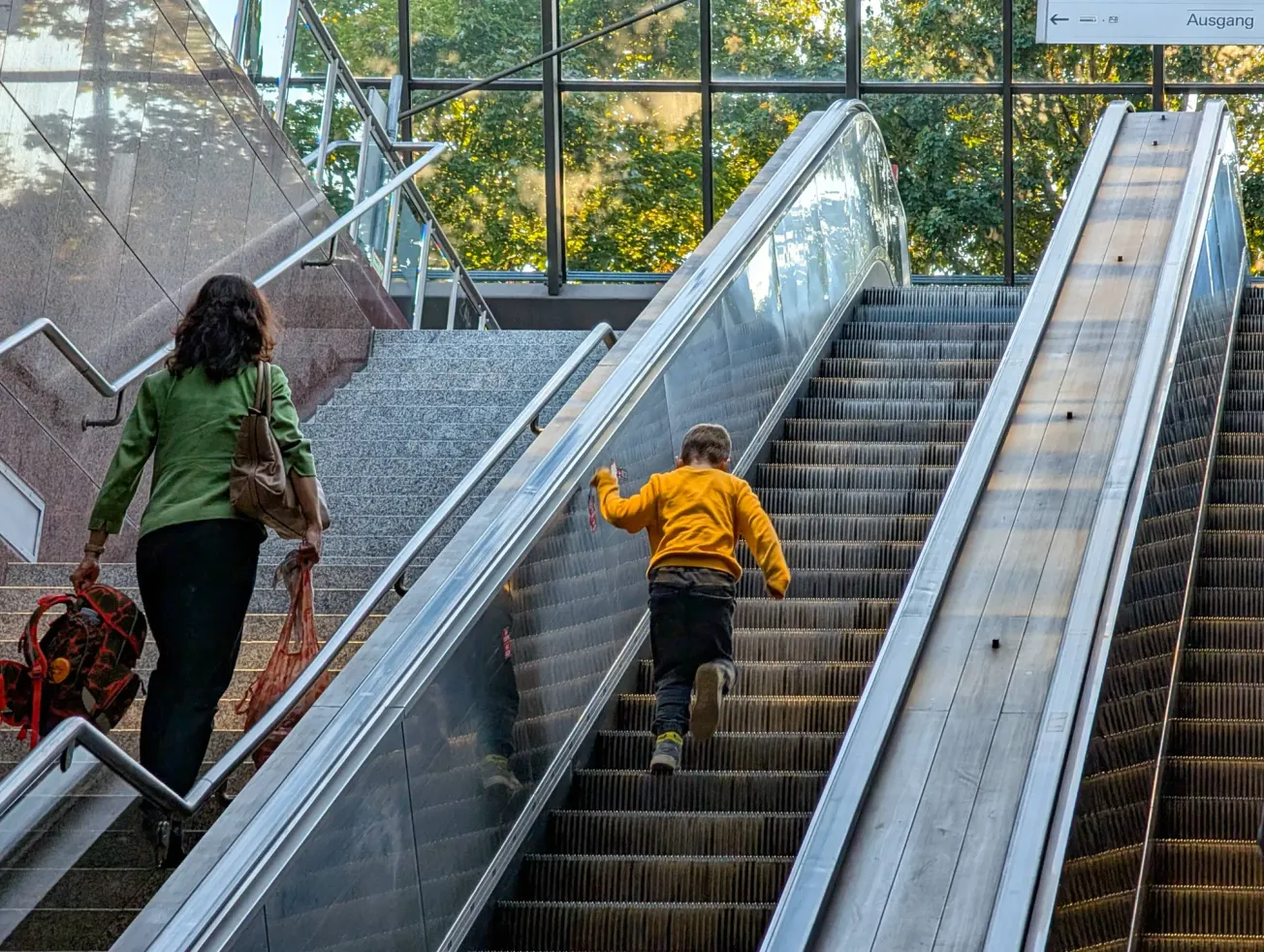 »Child Penalty«: Mütter verdienen nach der Geburt fast 30.000 Euro weniger