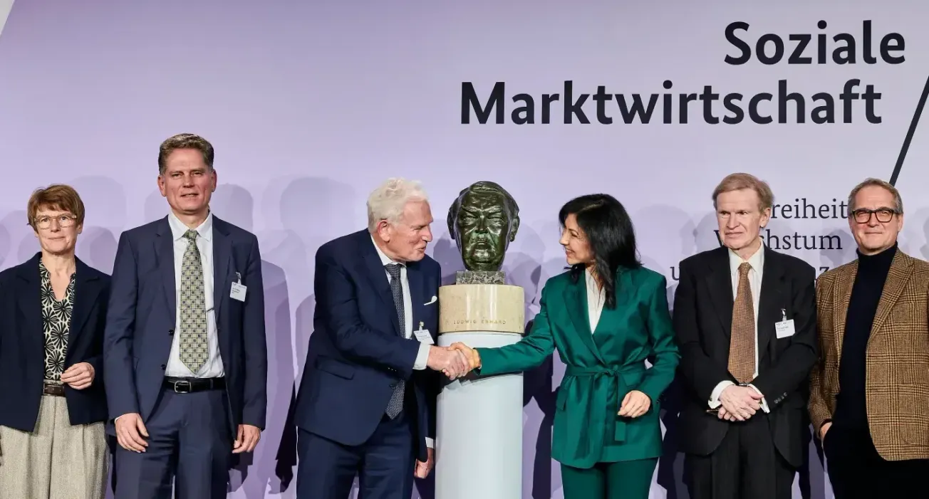 Nach Ludwig Erhards Vorbild: Reiche will weniger Staat und mehr Markt