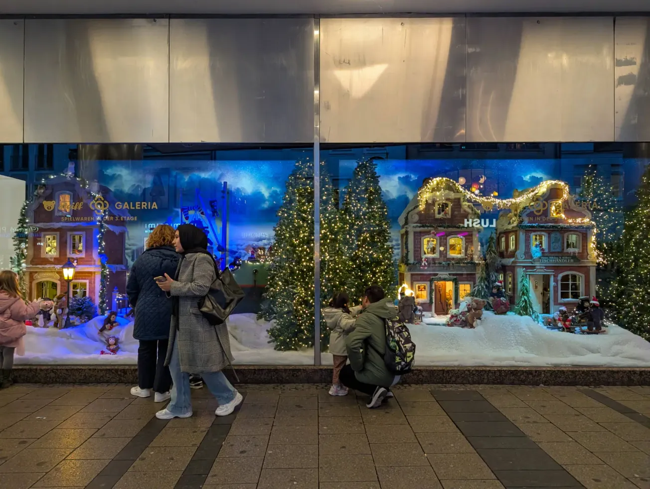 Ein Drittel will bei Weihnachtsgeschenken sparen