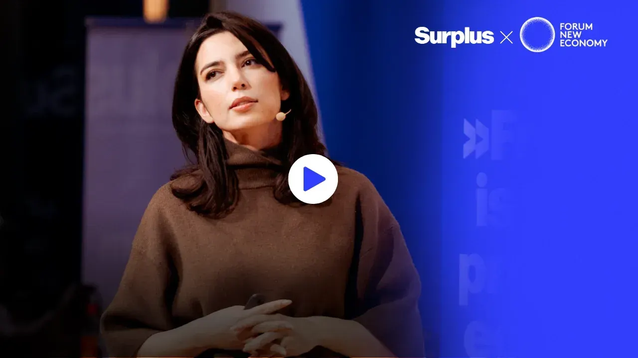 Aya Jaff: Die Tech-Konzerne sind eine Gefahr für die Demokratie (Video)