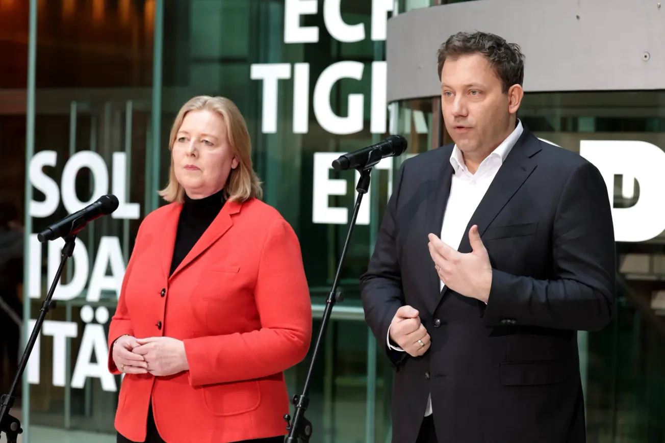 Bärbel Bas, Bundesarbeitsministerin, und Lars Klingbeil, Bundesfinanzminister (beide SPD) bei einer Pressekonferenz nach der Wahl in Rheinland-Pfalz.. Credit: IMAGO/Jens Schicke