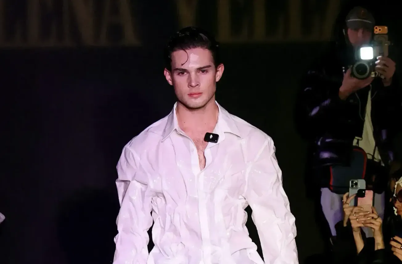 Der Influencer und »Looksmaxxer« Clavicular, bürgerlich Braden Eric Peters, läuft auf einer Fashion-Show. Credit: Tribune Content Agency LLC