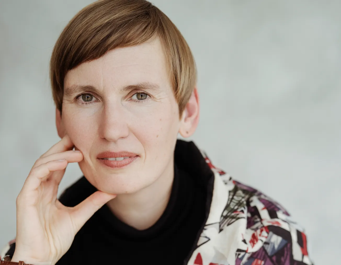 Die Philosophin Eva von Redecker im Portrait. Credit: Sophie Brand