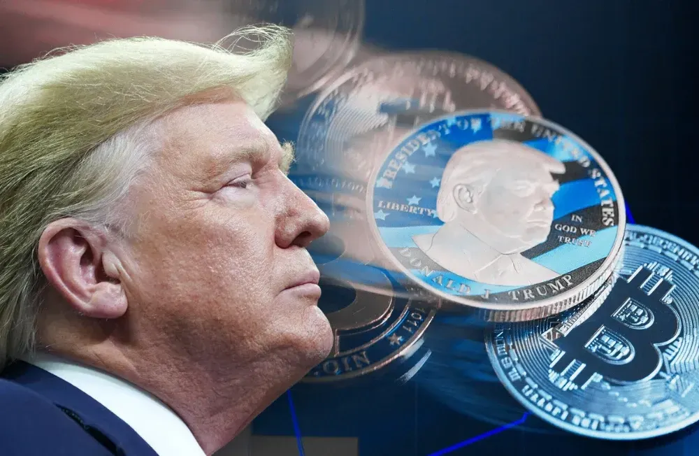 Profil von Donald Trump im Vordergrund, im Hintergrund Bitcoin- und Trumpcoin-Münzen. Collage: Surplus, Material: IMAGO/ZUMA Press Wire/NurPhoto