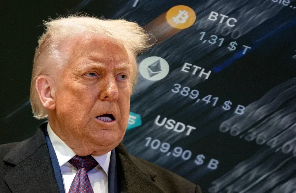 Donald Trump im Vordergrund, im Hintergrund verschwommen eine App mit Bitcoins und Stablecoins aufgelistet. Collage: Surplus, Material: IMAGO/Avalon.red/Silas Stein