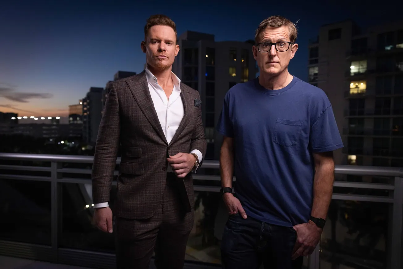 Der Influencer Justin Waller (l) und Journalist Louis Theroux (r). Credit: IMAGO/ZUMA Press