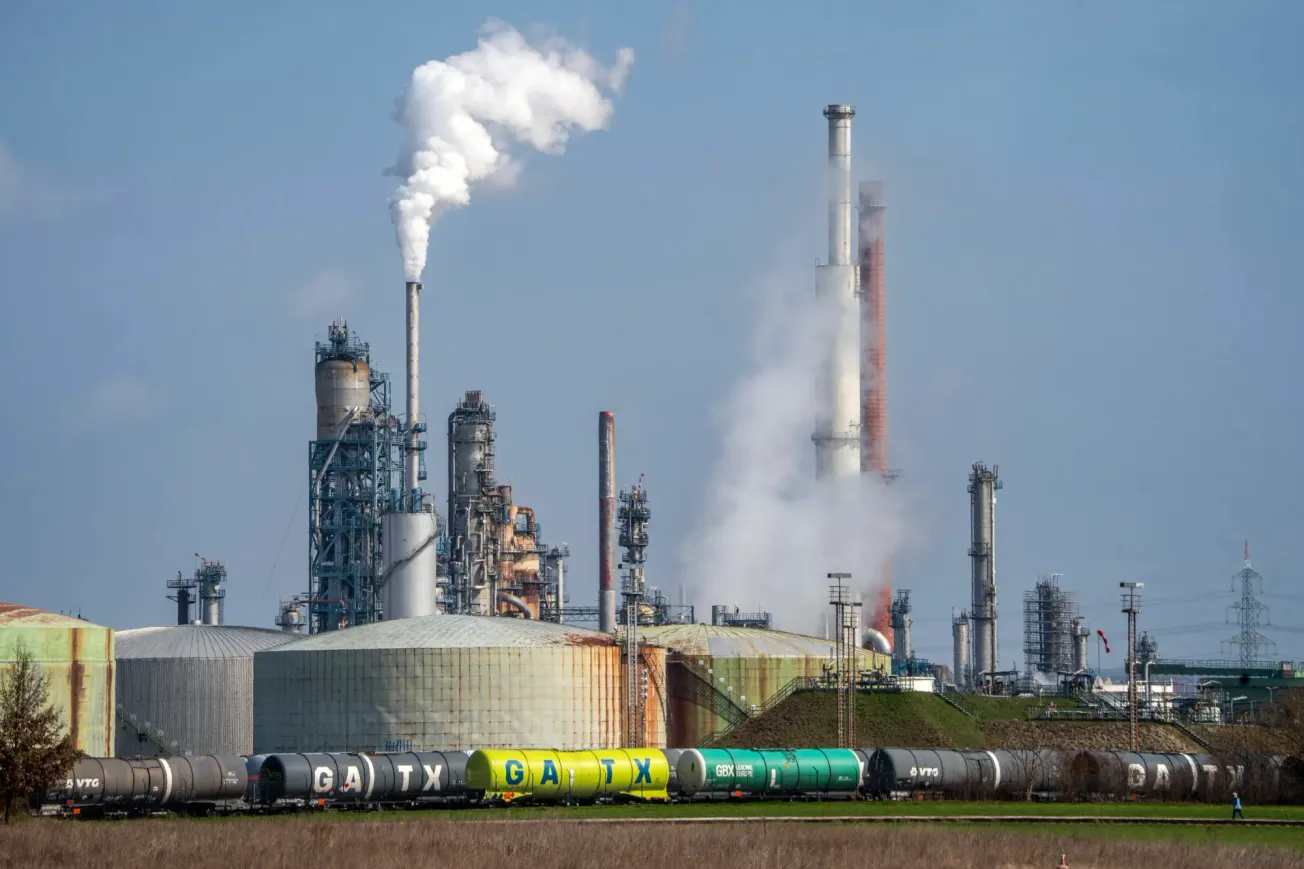 Ölraffinerie (Symbolbild). Credit: IMAGO/Wolfgang Maria Weber