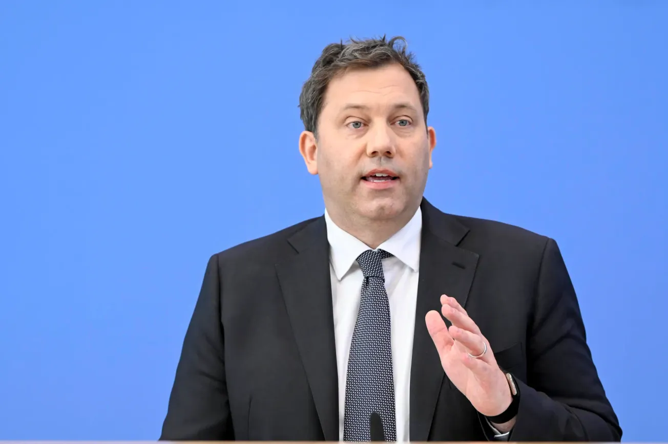 Finanzminister Lars Klingbeil (SPD) in der Bundespressekonferenz. Credit: IMAGO/BREUEL-BILD