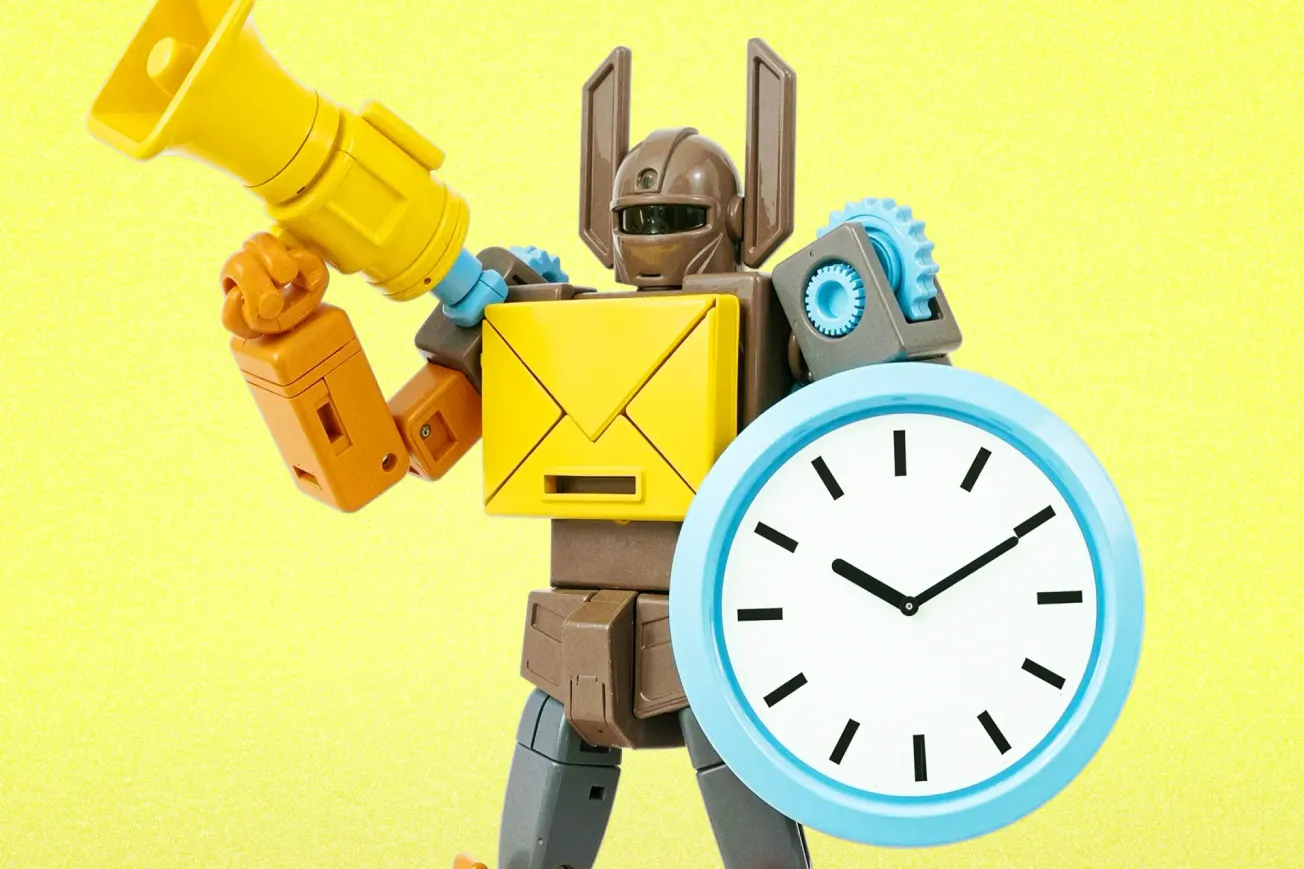 Illustration eines Roboters mit Megaphon und großer Uhr in der Hand. Collage: Cristina Zickert