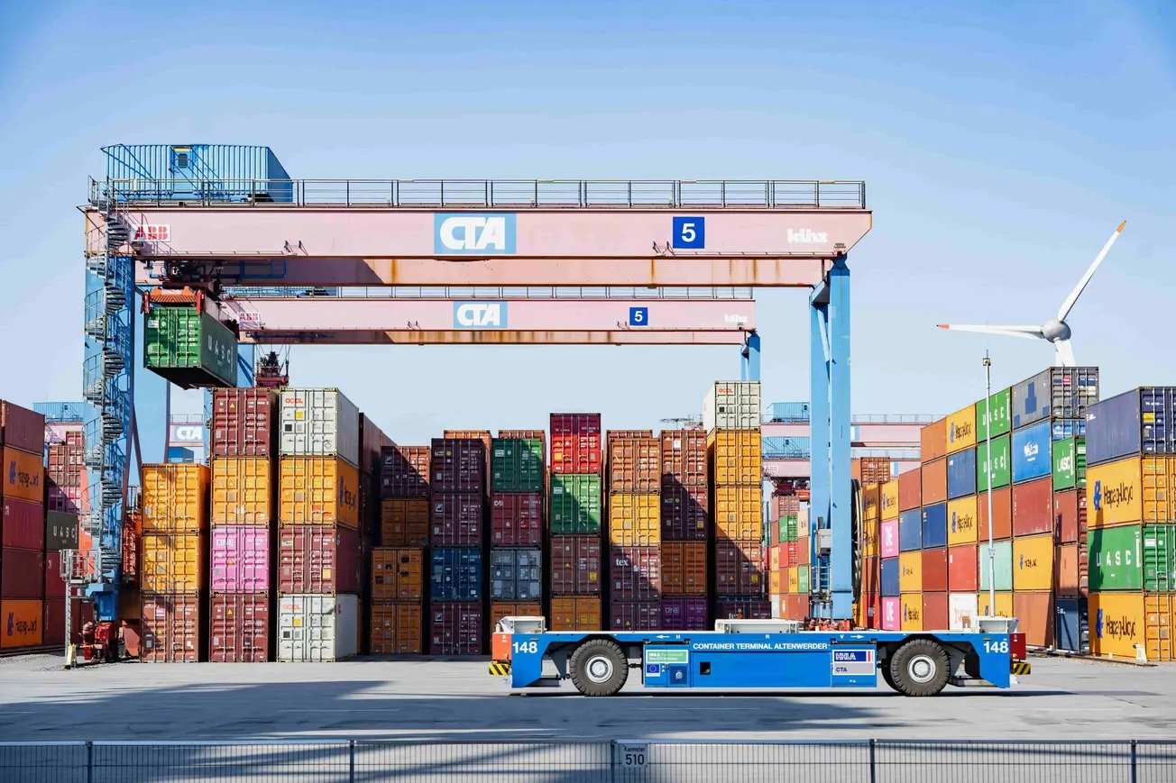 Ein Containerhafen (Symbolbild). Credit: IMAGO/Chris Emil Janßen