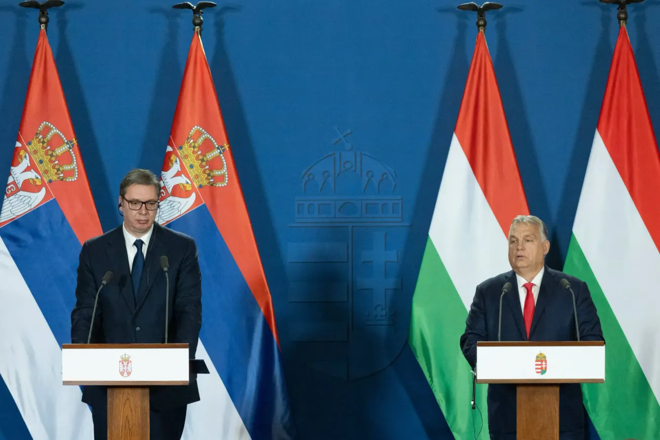 Der ehemalige Präsident Ungarns, Viktor Orbán (r), und der serbische Präsidenten Aleksandar Vučić (l) nehmen an einer gemeinsamen Pressekonferenz in Budapest teil. Credit: IMAGO/Xinhua